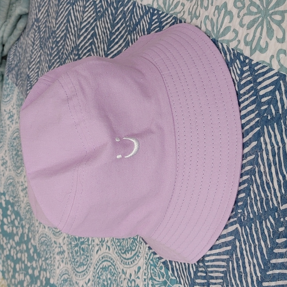Bucket hat